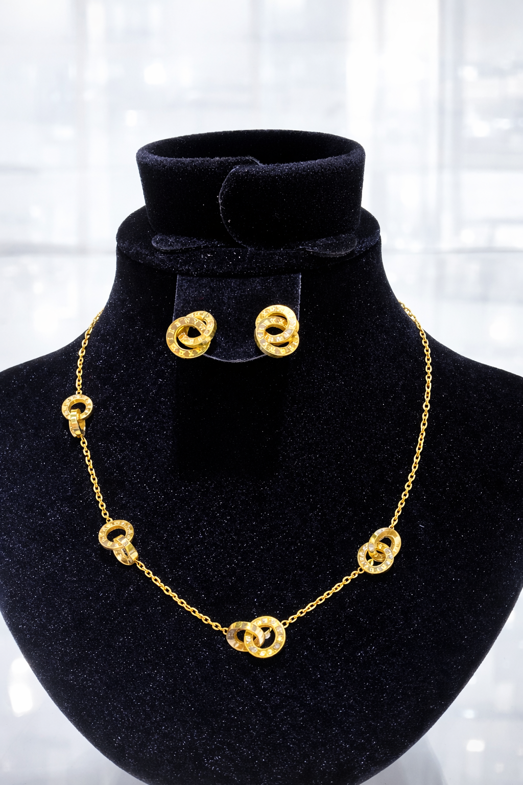 XP001-10K Gold Plated Clover & Crystal Jewelry Set - Image 3